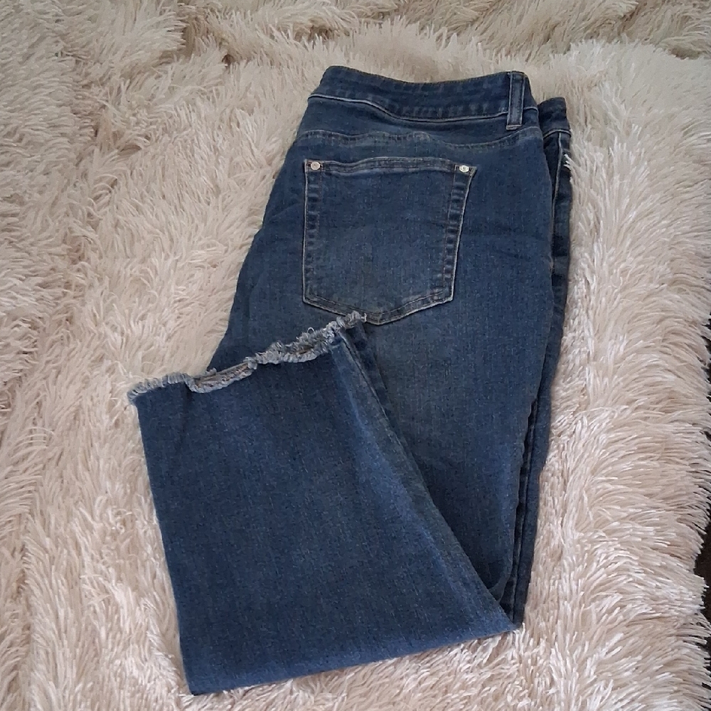 Belle by Kim Gravel Blue Frayed-Hem Cropped Jeans